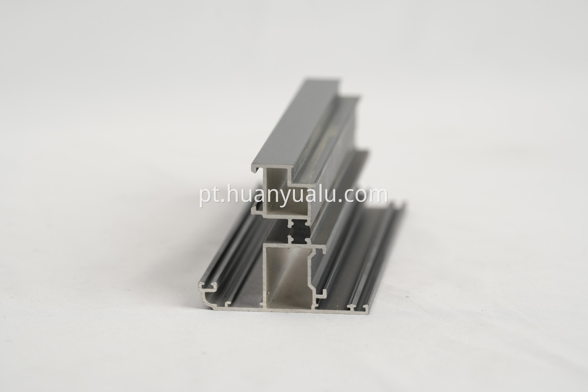 Perfis de isolamento térmico Thermal insulation profiles